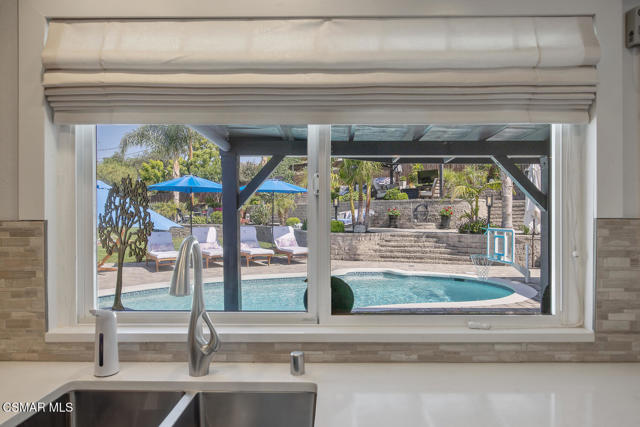 1233 Calle Olmo, Thousand Oaks CA: https://media.crmls.org/mediaz/20413f04-d07e-4daa-8f7e-1ac8e584ca9a.jpg