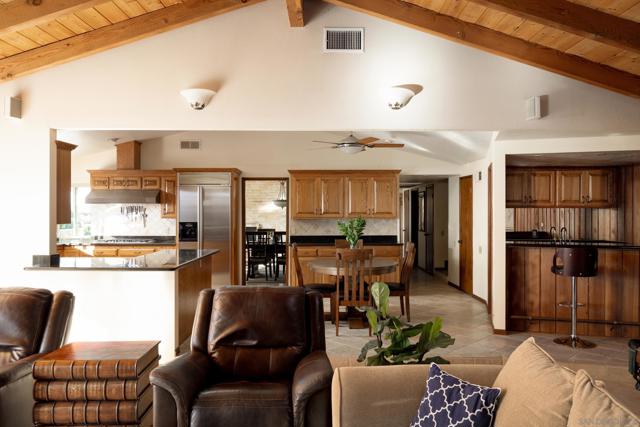 13671 Orchard Gate Rd, Poway CA: https://media.crmls.org/mediaz/2041b9ac-6c24-4099-adb5-a3ee201cad60.jpg