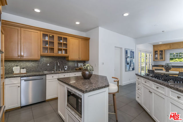 1622 N Orange Grove Avenue, Los Angeles CA: https://media.crmls.org/mediaz/2041c8f3-fed7-448b-8c0f-482c7f1fd1df.jpg