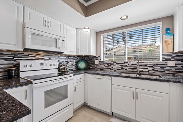 500 S Farrell Drive, Palm Springs CA: https://media.crmls.org/mediaz/2042379c-08d4-4edc-b47d-109fc77201c7.jpg