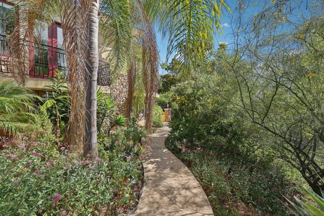 15035 Orchard View Dr, Poway CA: https://media.crmls.org/mediaz/20426e80-32a2-41d2-90f1-b1378b1bd94d.jpg