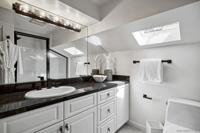 931 Ocean Ave, Del Mar CA: https://media.crmls.org/mediaz/204285f2-ffd5-452a-b538-22b0f4217064.jpg