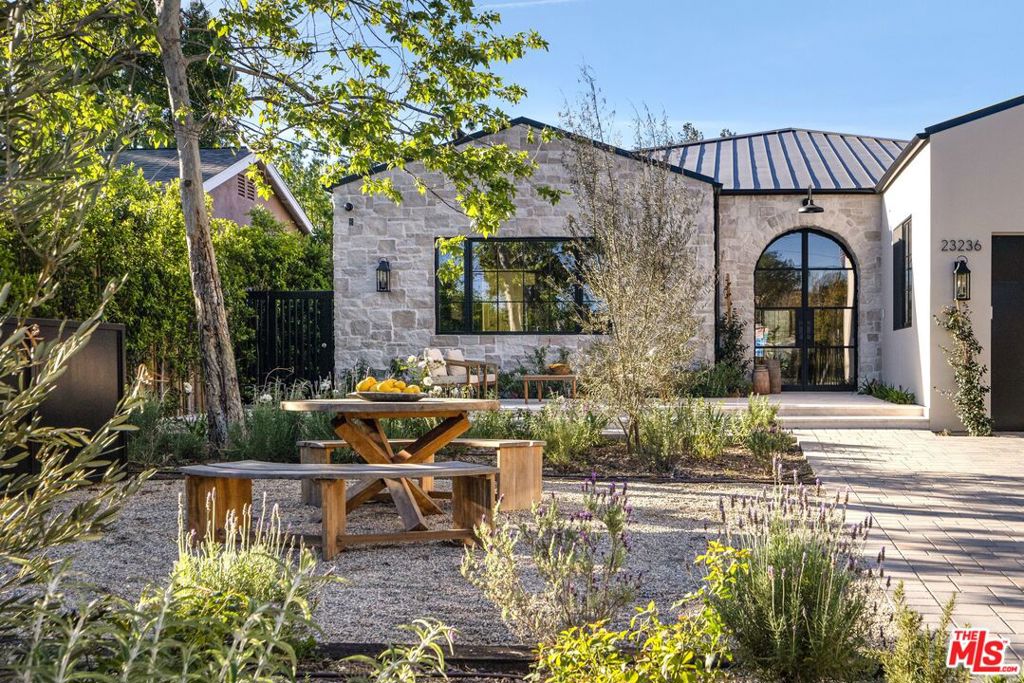 23236 Hatteras Street