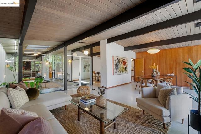 4020 Salem ST, Concord CA: https://media.crmls.org/mediaz/2042f6d4-fbb4-4fb8-b7a7-5e4a1322c997.jpg