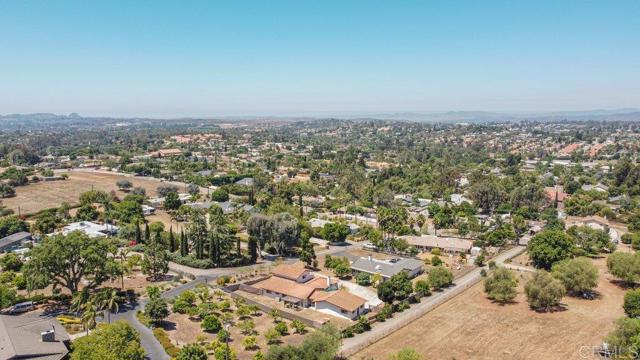 1736 Bellington Lane, Fallbrook CA: https://media.crmls.org/mediaz/204309f0-2922-40c8-8f56-a5d27799e0db.jpg