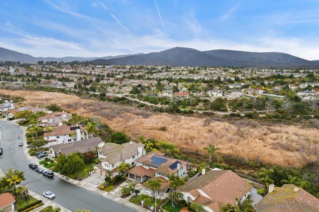 1387 S Creekside Dr, Chula Vista CA: https://media.crmls.org/mediaz/2043c8f1-c5bb-4b95-9e77-0f84387d4de2.jpg