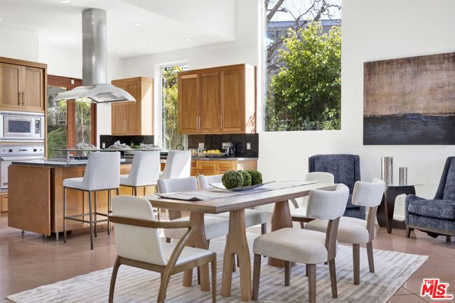 2336 Boone Avenue, Venice CA: https://media.crmls.org/mediaz/2043d521-cf64-4811-917e-331dba05f011.jpg
