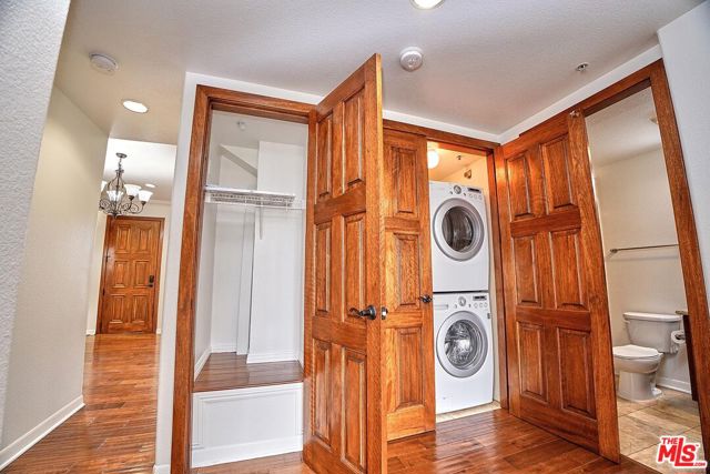 1401 S St Andrews Place, Los Angeles CA: https://media.crmls.org/mediaz/20440598-0427-4df5-8053-8725f62b56b5.jpg