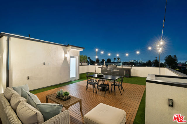 542 1/2 N Serrano Avenue, Los Angeles CA: https://media.crmls.org/mediaz/204489e0-f182-44df-98c4-978e854f36a4.jpg