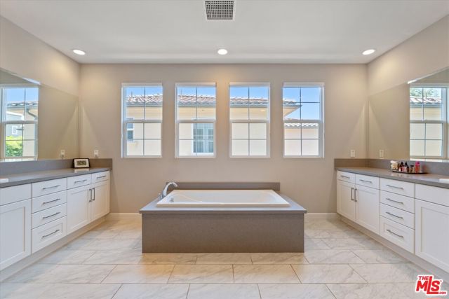 14624 Mccormick Street, Sherman Oaks CA: https://media.crmls.org/mediaz/2044bd1b-7f0b-43e3-afee-57253064992d.jpg