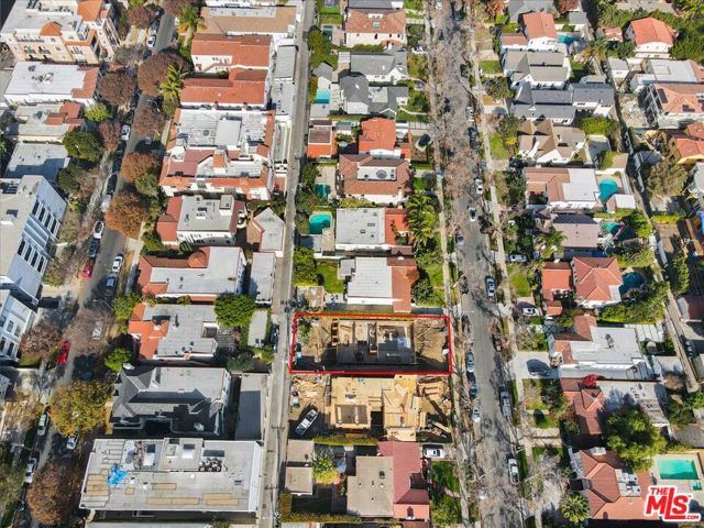 341 S Canon Drive, Beverly Hills CA: https://media.crmls.org/mediaz/204533d0-2097-4b29-b928-9b17ae24410e.jpg