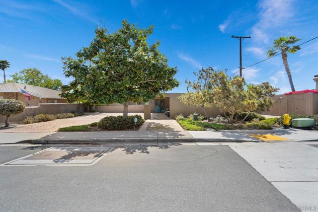 2195 Hayden Way, San Diego CA: https://media.crmls.org/mediaz/20453c4e-81b8-4e25-821a-56c61e80286c.jpg