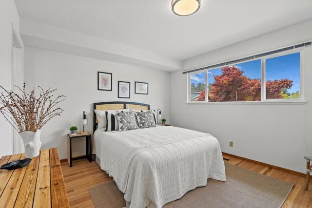 150 Sir Francis Court, Capitola CA: https://media.crmls.org/mediaz/20459dd6-5fca-4c9c-a83b-e35a2d328ca9.jpg