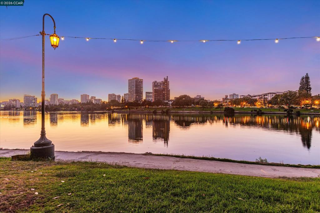 https://media.crmls.org/mediaz/2045f7f7-406e-466a-8fa3-15a677920801.jpg?preset=X-Large
