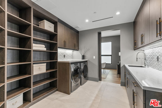 17401 Rancho Street, Encino CA: https://media.crmls.org/mediaz/20465a01-36ba-4752-bc6d-b11caa8f0943.jpg