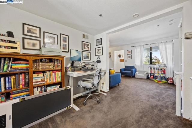 21000 Ocean View Dr, Hayward CA: https://media.crmls.org/mediaz/2046660f-5242-47a5-b079-fc33b7844ffa.jpg