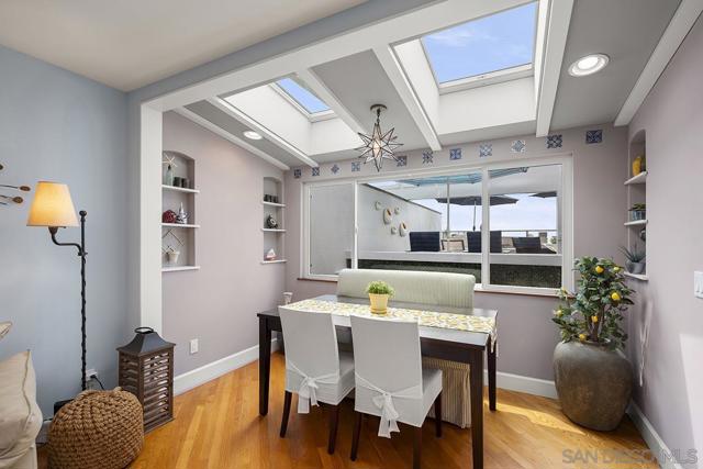 356 Prospect Street, La Jolla CA: https://media.crmls.org/mediaz/20469c43-2486-45a4-a283-7b2e04f785f2.jpg
