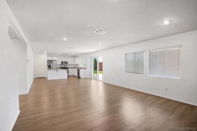 1428 Wild Prairie Way, Hemet CA: https://media.crmls.org/mediaz/20470053-1686-43cf-a5eb-54000c5c6500.jpg