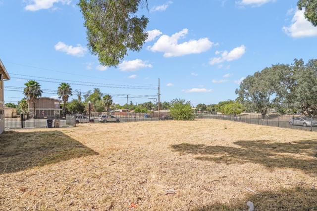 Image 17 of 23 For 717 Lampasas Avenue