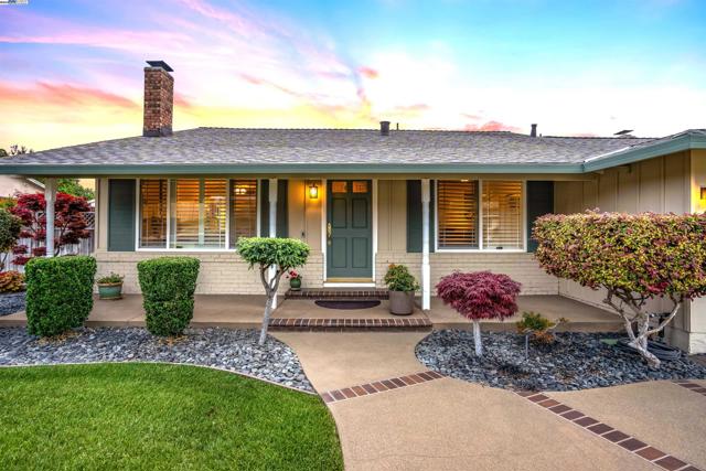 2845 Briarwood Dr, Livermore CA: https://media.crmls.org/mediaz/2048bb95-61a1-4150-bc71-34b77dbd5382.jpg
