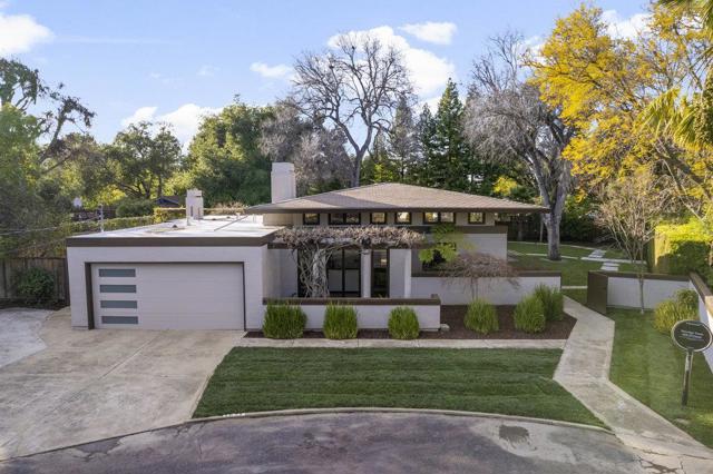 1621 El Sereno Court, Los Altos CA: https://media.crmls.org/mediaz/2048fe27-2491-46be-ab22-8abec91bd0e8.jpg