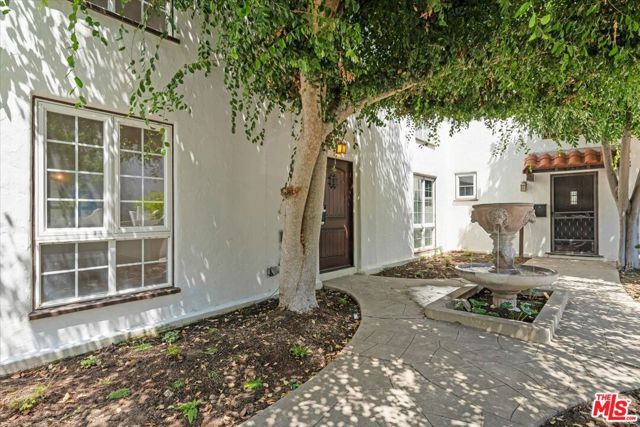 6233 W 6th Street, Los Angeles CA: https://media.crmls.org/mediaz/204920b5-ad92-4bd9-b6b7-d42d66fab26b.jpg