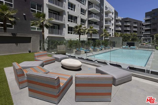 1331 N Cahuenga Boulevard, Los Angeles CA: https://media.crmls.org/mediaz/2049328a-5e09-4462-9ee2-bb0fa580a571.jpg