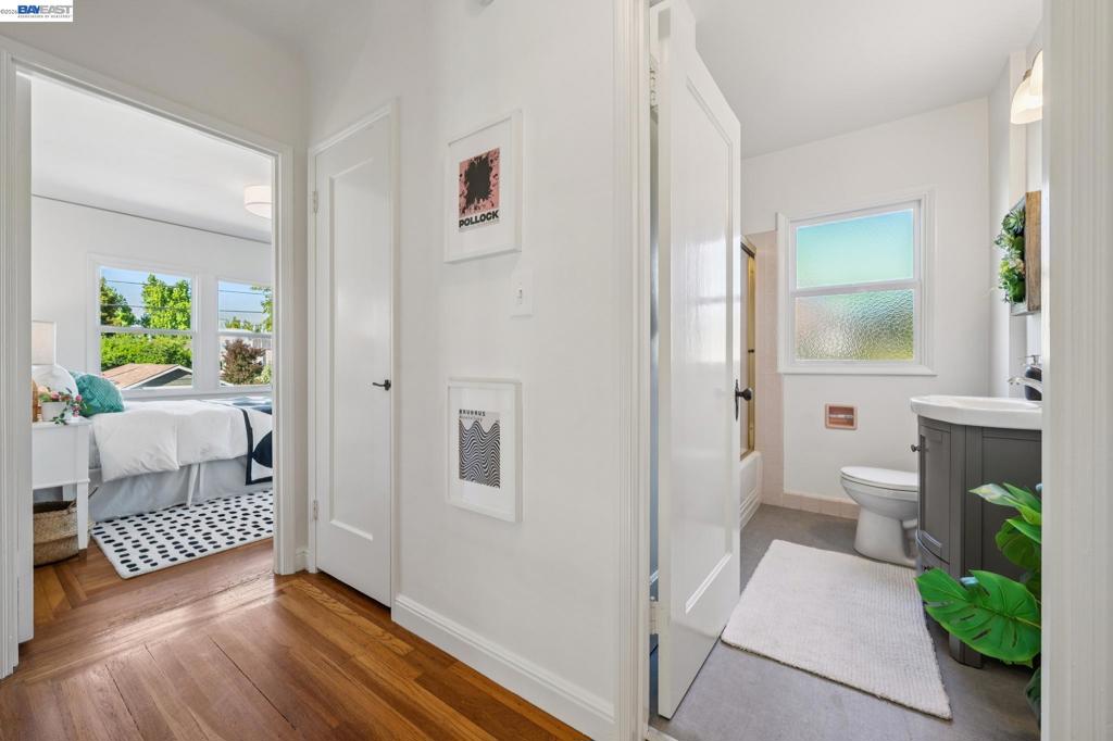 https://media.crmls.org/mediaz/2049d1cb-9c29-4bf6-b81c-6887d081cd1a.jpg?preset=X-Large