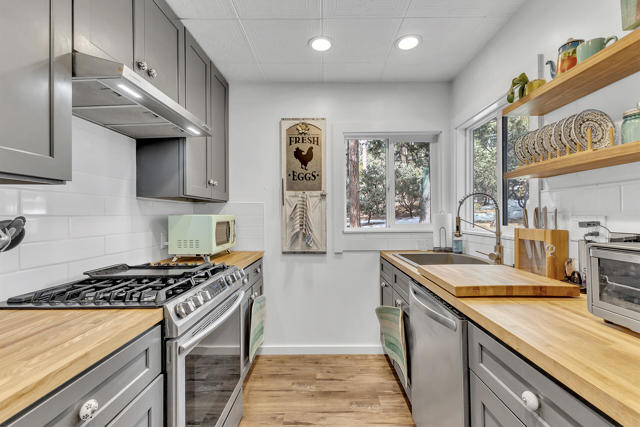53125 Overlook Drive, Idyllwild CA: https://media.crmls.org/mediaz/2049daa5-f1be-40b2-a1a3-58ac55195b3e.jpg