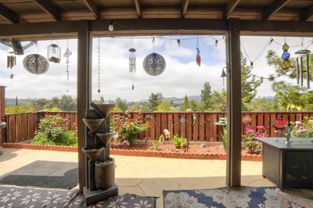 1867 Guilder Gln, Escondido CA: https://media.crmls.org/mediaz/204aec05-eb98-4924-89f7-fc360d2c9cf1.jpg