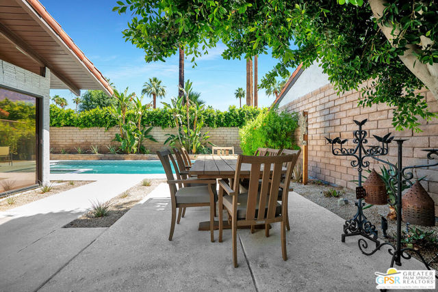 1375 E Primavera Drive, Palm Springs CA: https://media.crmls.org/mediaz/204b25de-3601-4ef5-997d-b5662a20748d.jpg