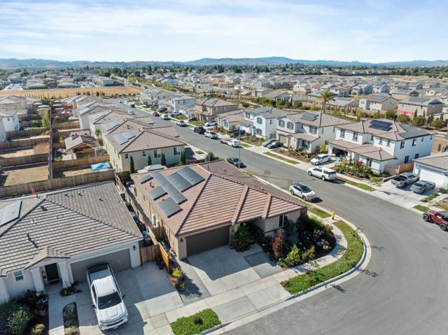 2141 Wildflower Drive, Hollister CA: https://media.crmls.org/mediaz/204b7010-03b4-4606-93f9-b8e87ea6351a.jpg