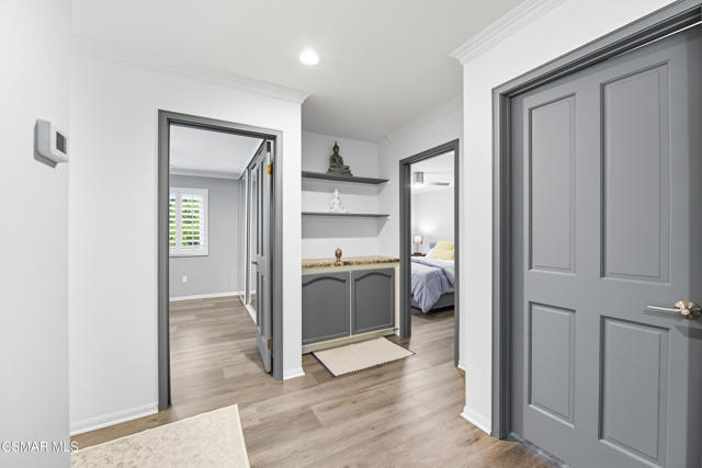 5816 Middle Crest Drive, Agoura Hills CA: https://media.crmls.org/mediaz/204bc5b4-441b-468d-80fe-eb5c28e7979c.jpg