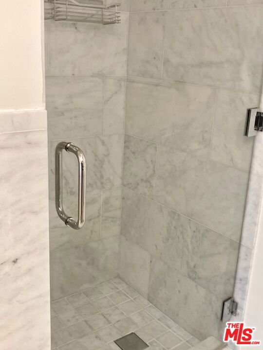 1097 S Bedford Drive, Los Angeles CA: https://media.crmls.org/mediaz/204bfa56-af0b-4e7a-8efb-4ba8c03b3588.jpg