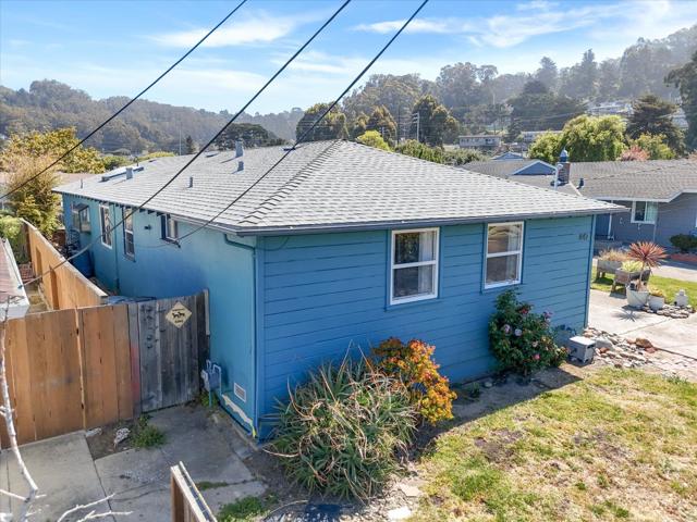 847 Arguello Boulevard, Pacifica CA: https://media.crmls.org/mediaz/204bfabf-4e94-4abb-81e7-02323bbb4f59.jpg
