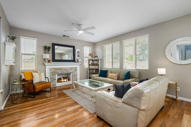 37590 Severn Place, Indio CA: https://media.crmls.org/mediaz/204c2851-6169-476a-b2a3-be08e2ad7e37.jpg