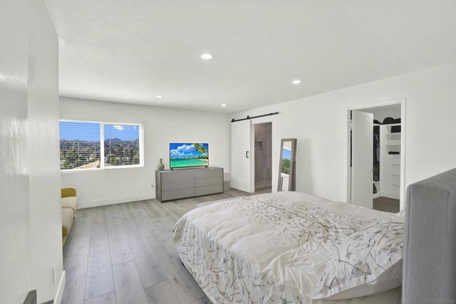 17351 Saint Andrews Dr, Poway CA: https://media.crmls.org/mediaz/204c427c-a854-4af3-ada3-e94b3e1591ff.jpg