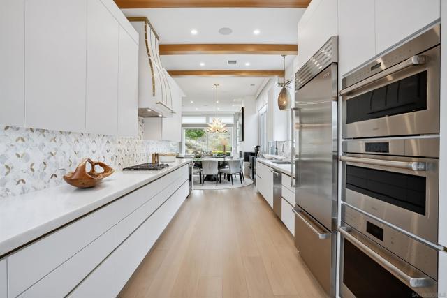 3334 Caminito Cabo Viejo, Del Mar CA: https://media.crmls.org/mediaz/204c5d1c-32ad-4f86-8f10-46206b14f672.jpg