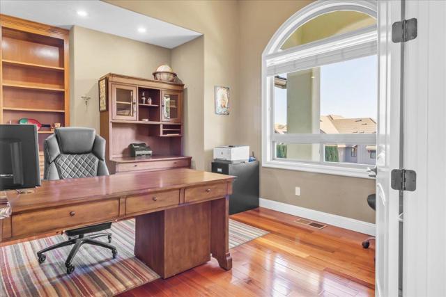 4116 Ashford Circle, Hollister CA: https://media.crmls.org/mediaz/204cdd98-b641-480f-943a-11719659842a.jpg