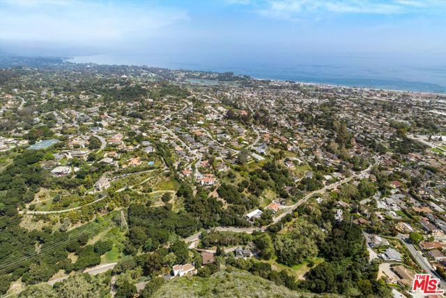 1435 Sycamore Canyon Road, Santa Barbara CA: https://media.crmls.org/mediaz/204ced28-799e-49d6-b547-886cac084548.jpg
