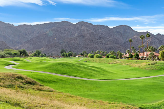 78152 Calle Las Ramblas, La Quinta CA: https://media.crmls.org/mediaz/204d6a09-0f8a-46cd-ba73-a7fff7eb5585.jpg