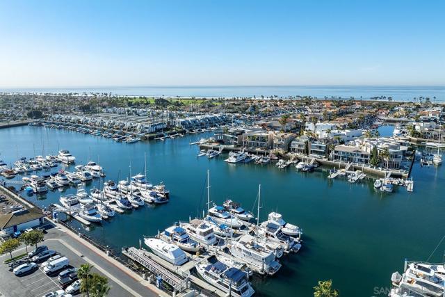 85 Catspaw Cpe, Coronado CA: https://media.crmls.org/mediaz/204d6e5e-6c85-413a-9f44-a3199052f21e.jpg