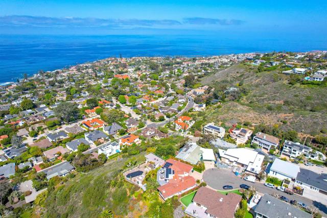 5995 La Jolla Corona Dr., La Jolla CA: https://media.crmls.org/mediaz/204e0ecd-20ea-4f1f-8a83-6c9ee7f86429.jpg