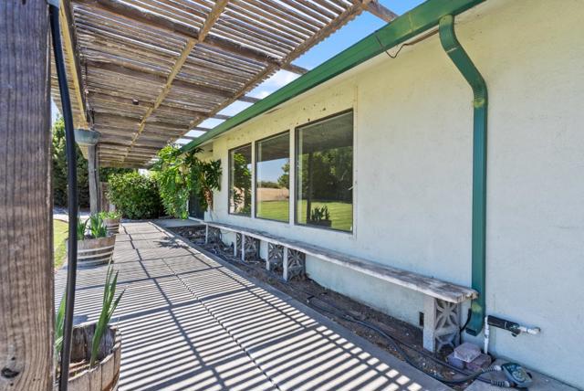 307 Mansfield Road, Hollister CA: https://media.crmls.org/mediaz/204e4935-3948-46c8-9724-dcf9bee93a05.jpg