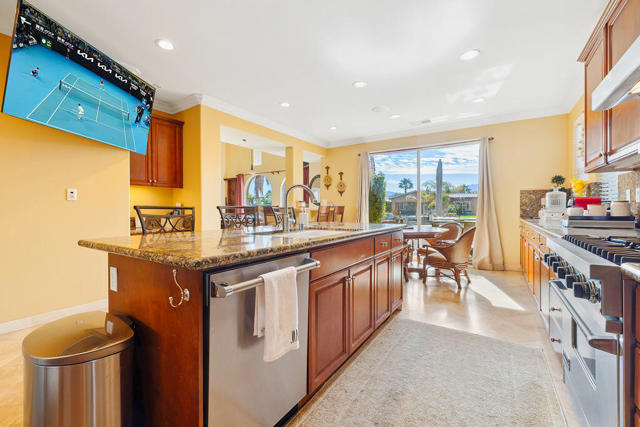 9 Via Santanella, Rancho Mirage CA: https://media.crmls.org/mediaz/204ebc75-1e3e-45a5-877c-f3aa905face3.jpg