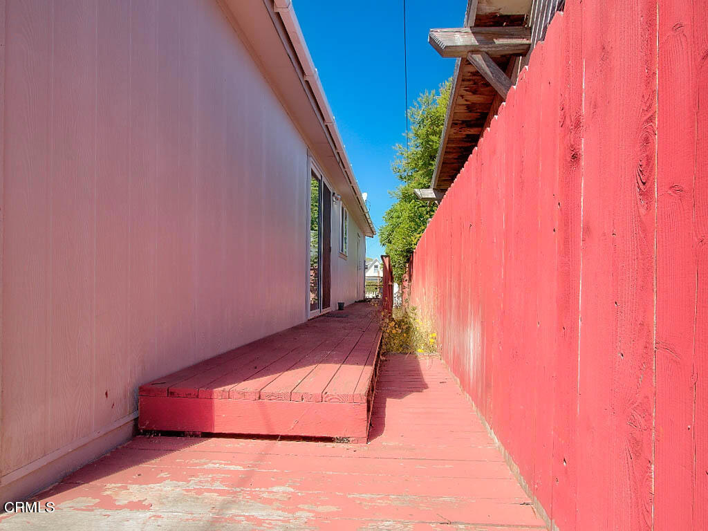 https://media.crmls.org/mediaz/204ebe80-b35b-4685-9510-c4105bddcf9a.jpg?preset=X-Large