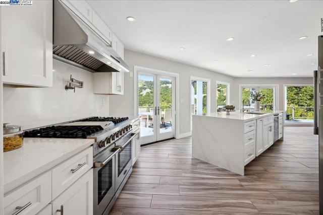 325 Bollinger Estates Ct, San Ramon CA: https://media.crmls.org/mediaz/204f0bbe-5ace-4633-b391-75b06c424e0d.jpg