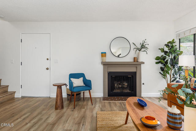 Detail Gallery Image 7 of 40 For 10435 Newhome Ave #2,  Sunland,  CA 91040 - 3 Beds | 2/1 Baths