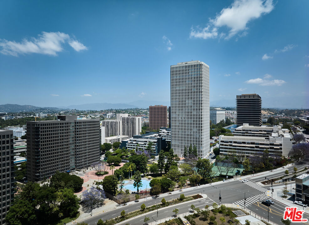 880 W 1st Street #703