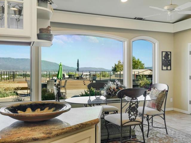 31755 Rancho Vista Road, Temecula CA: https://media.crmls.org/mediaz/204f39e1-5c7f-4e07-8100-6740bb44dda4.jpg